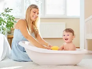 Baignoire pour bebe, l'heure du bain a sonne